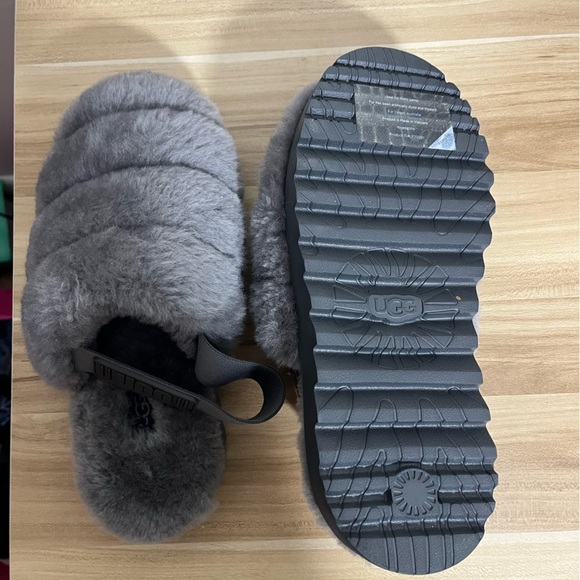 UGG Super Fluff Slipper - Picture 9 of 9